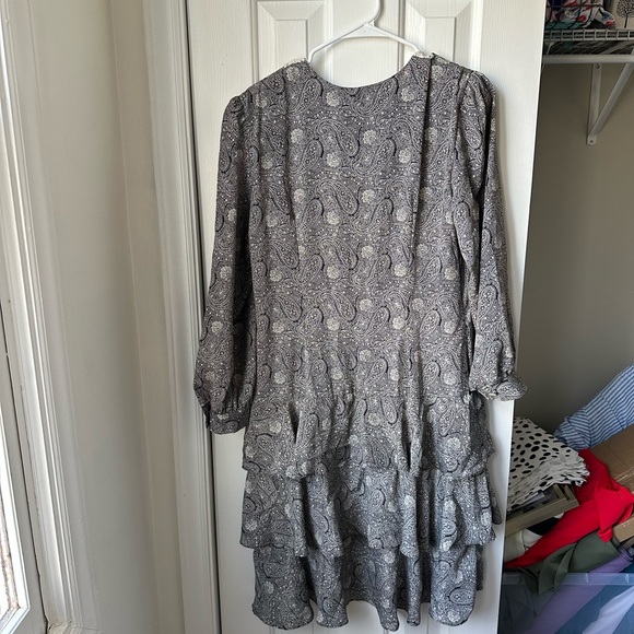 Black and White Paisley Dress CARRIAGE COURT - Picture 3 of 4